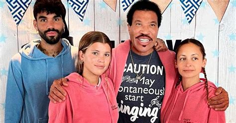 does lionel richie have a biological child|How many children does Lionel Richie have, and who。